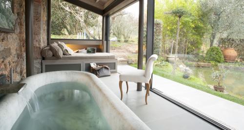 k_dsc5950_marble-tub_ok-1500x800